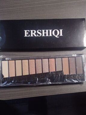 Neutral Eyeshadow Palette in Brown & Gold